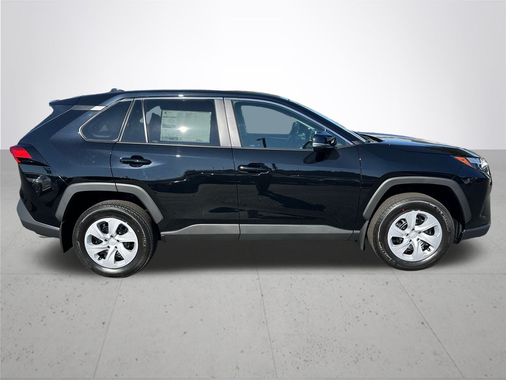2025 Toyota RAV4 LE photo 5