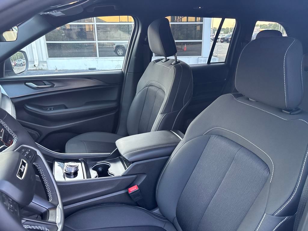 2024 Jeep Cherokee Limited 4xe photo 12