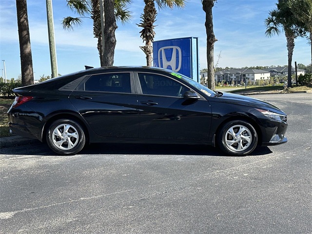 2023 Hyundai Elantra SE photo 2