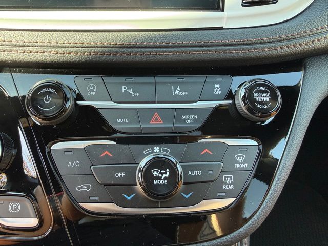 2026 Chrysler Pacifica Pinnacle photo 16