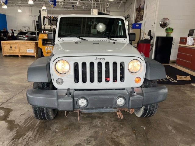 2016 Jeep Wrangler Unlimited Rubicon photo 2