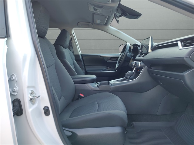 2024 Toyota RAV4 LE photo 13