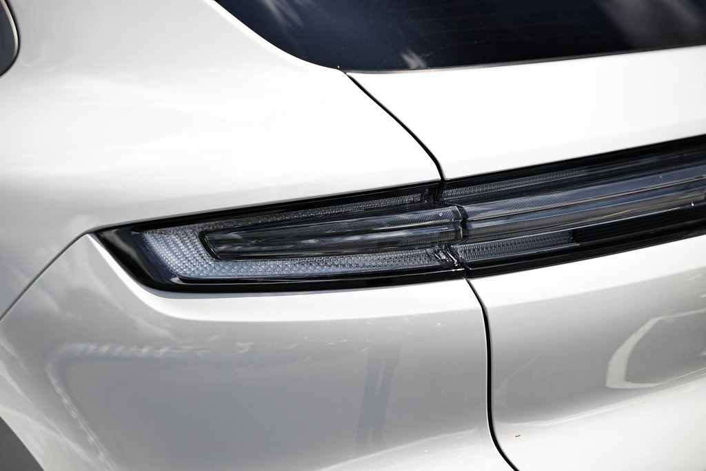2025 Porsche Cayenne Turbo E-Hybrid photo 13