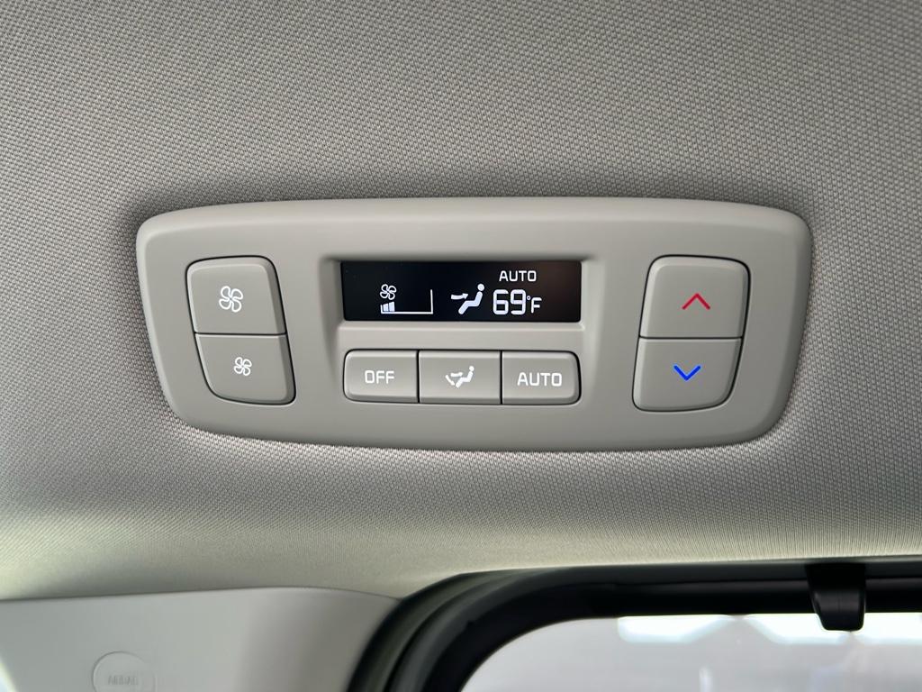 2026 Kia Carnival EX photo 12