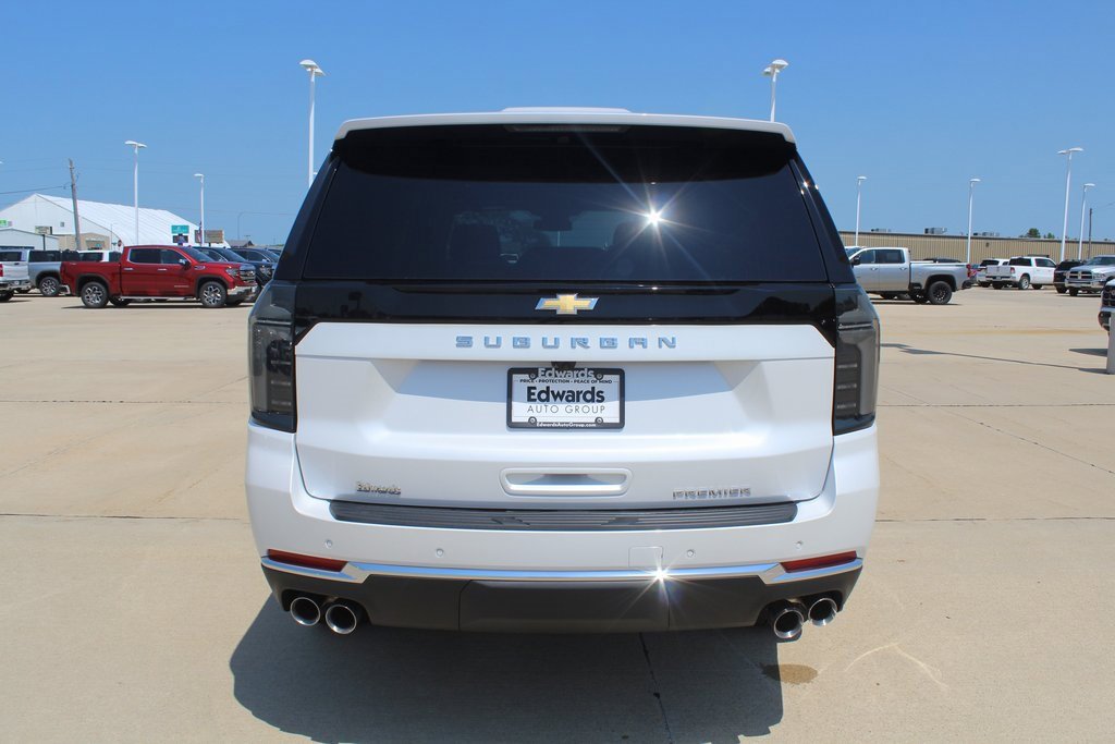 2025 Chevrolet Suburban Premier photo 4