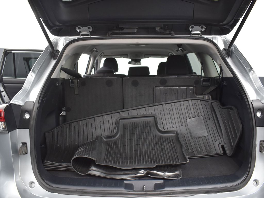 2020 Toyota Highlander L photo 21