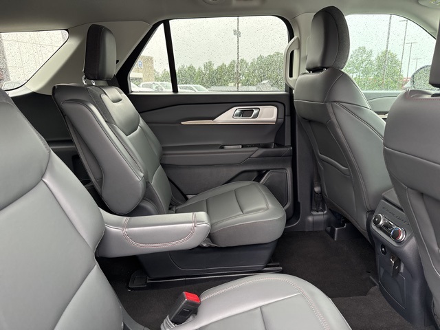 2025 Ford Explorer photo 17