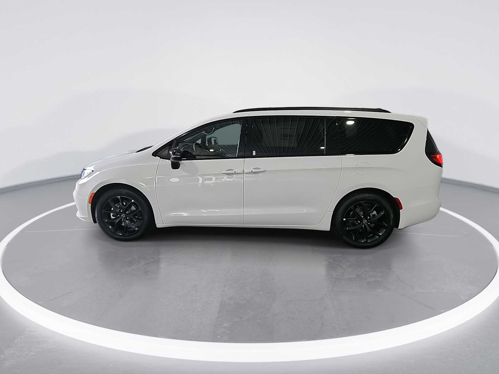 2026 Chrysler Pacifica Limited photo 5