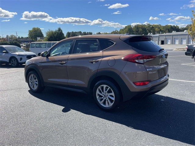 2017 Hyundai Tucson SE photo 2