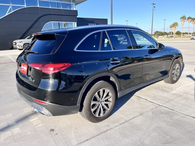 2024 Mercedes Benz GLC 300 photo 2