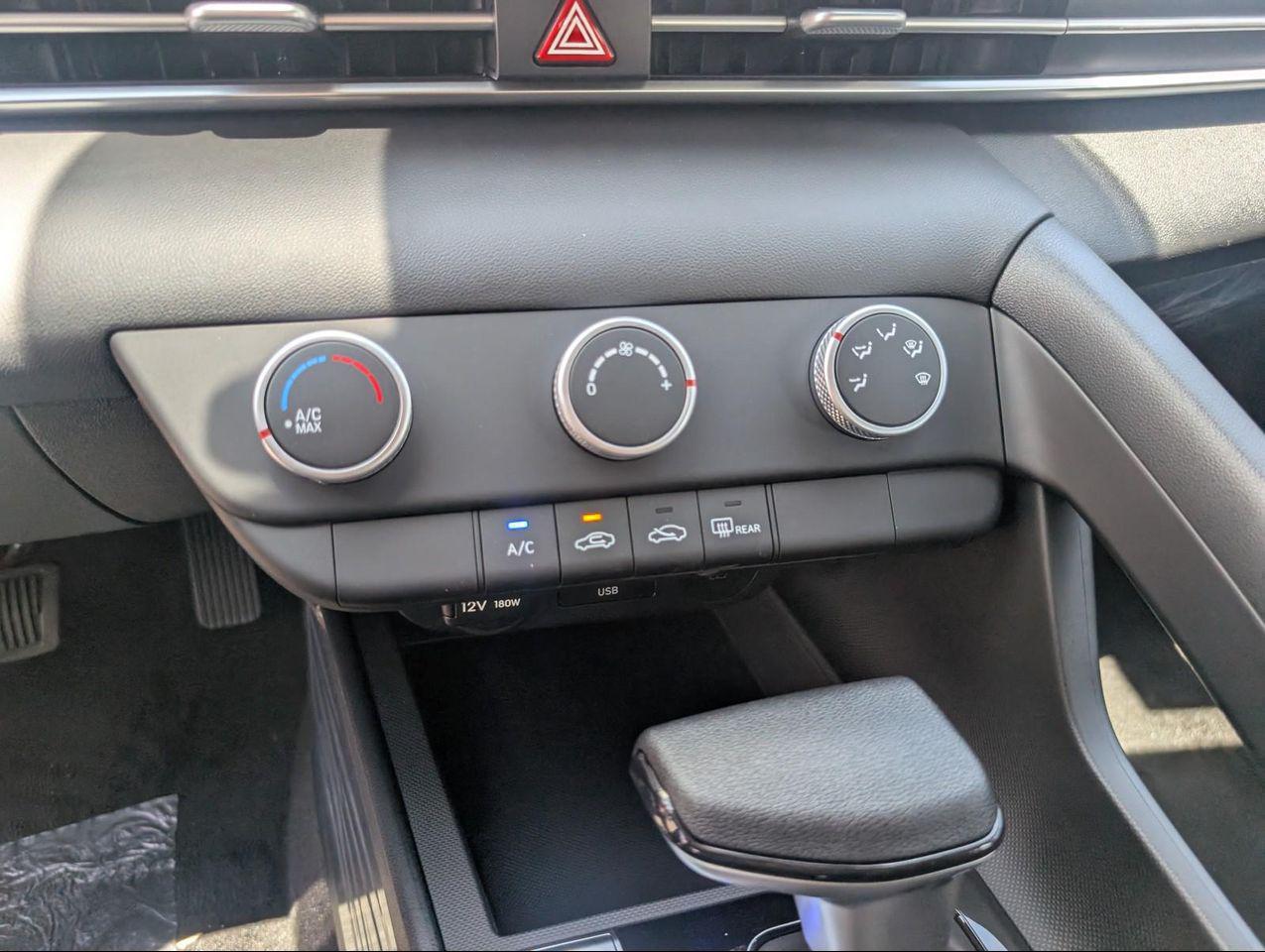 2025 Hyundai Elantra SE photo 12