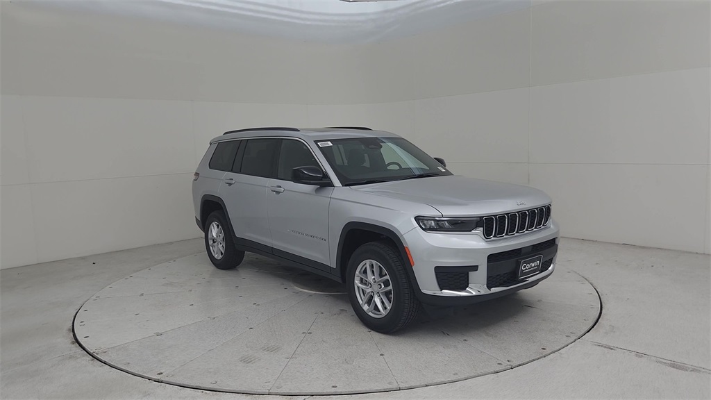 2025 Jeep Grand Cherokee Laredo X photo 3