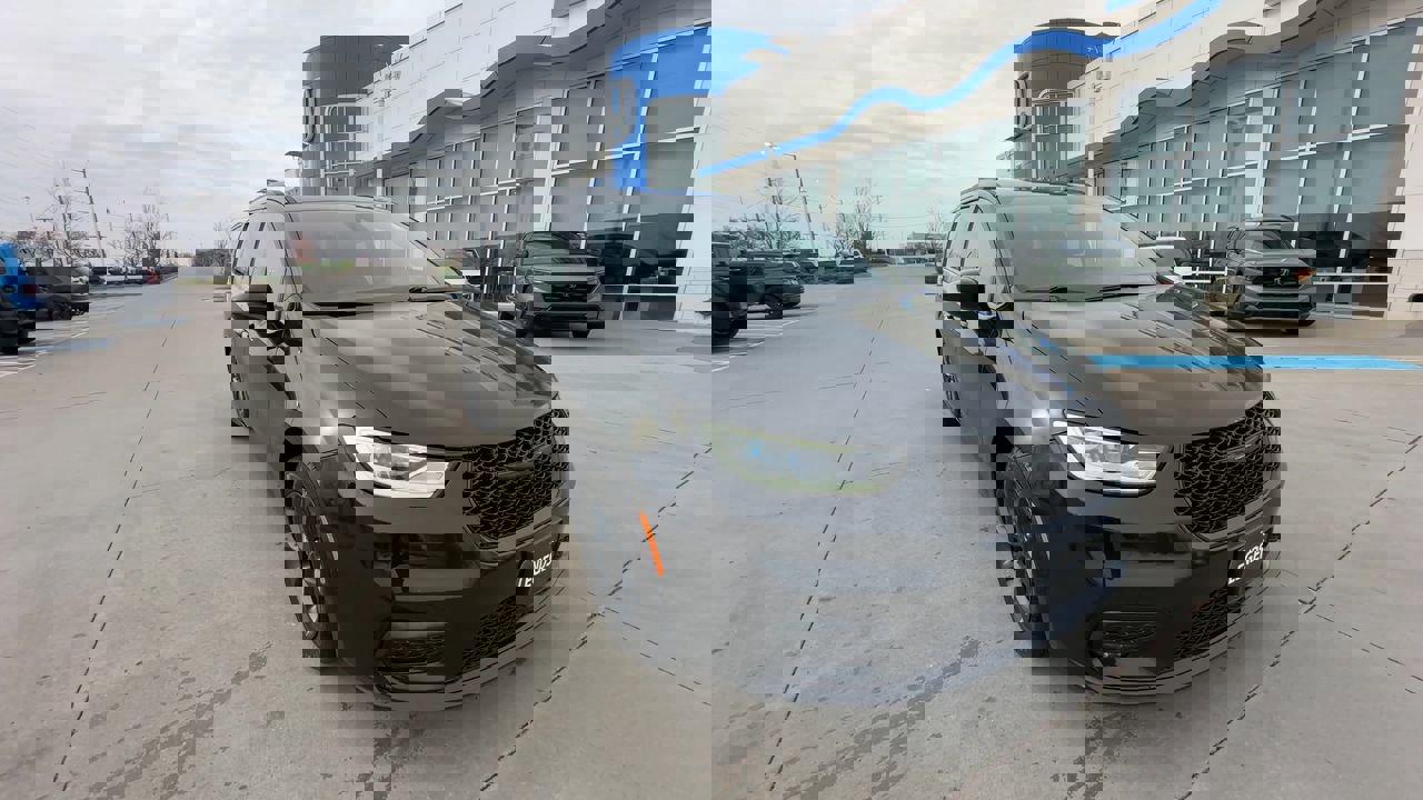 Used 2021 Chrysler Pacifica Touring with VIN 2C4RC1FG4MR601738 for sale in Kansas City