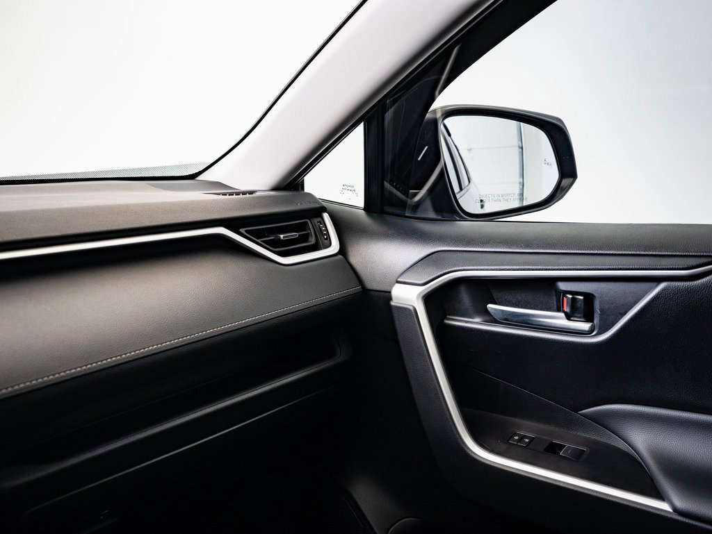 2025 Toyota RAV4 XLE Premium photo 29