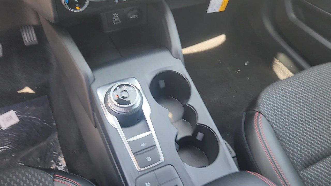 2025 Ford Escape ST-Line photo 17
