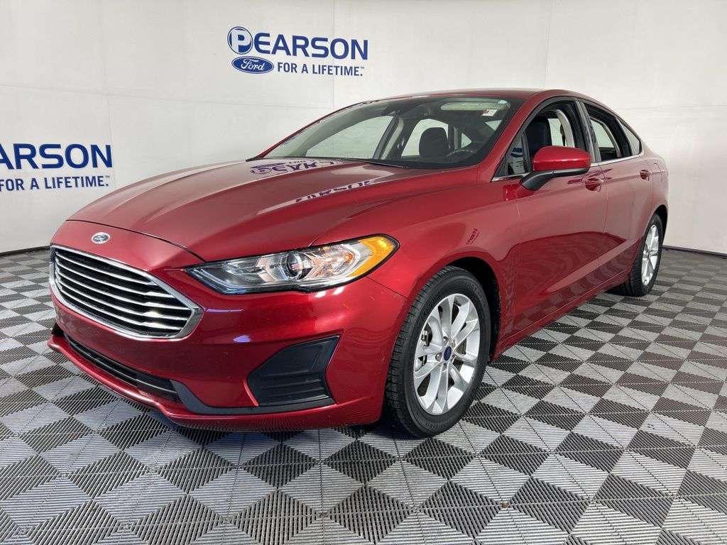 2020 Ford Fusion SE's photo