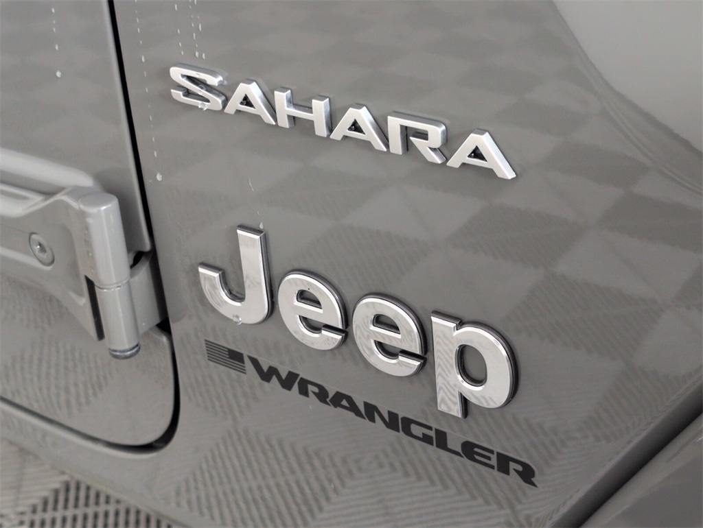 2023 Jeep Wrangler Sahara photo 10