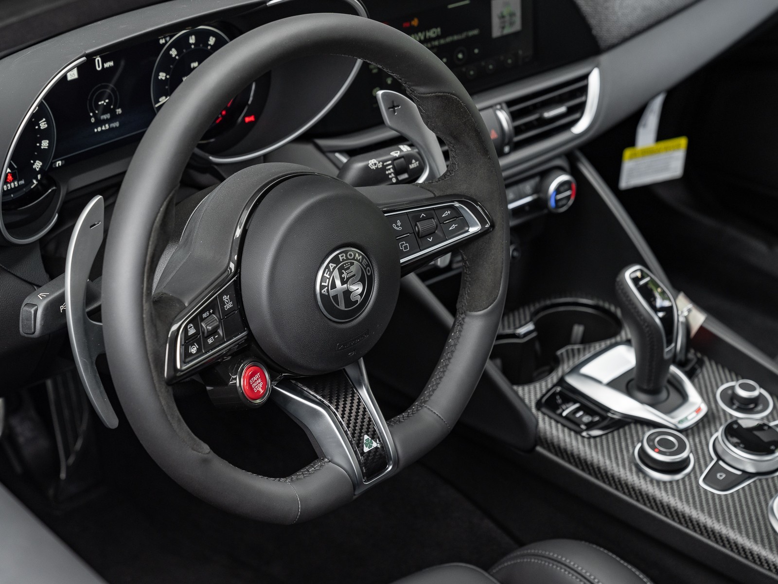 2024 Alfa Romeo Giulia Quadrifoglio photo 9