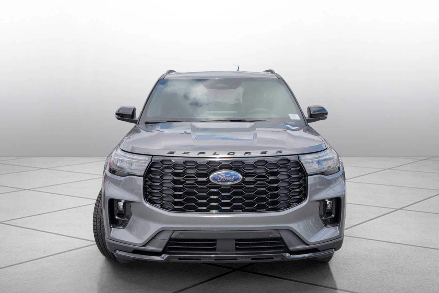 2025 Ford Explorer ST-Line photo 2