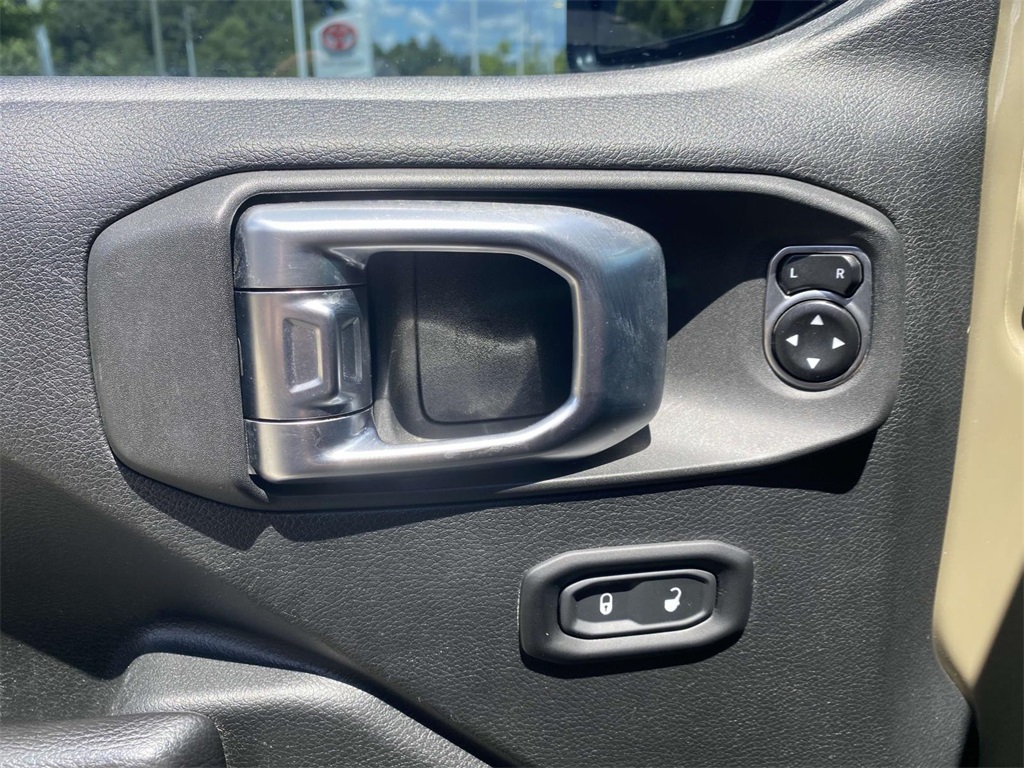 2020 Jeep Gladiator Rubicon photo 16