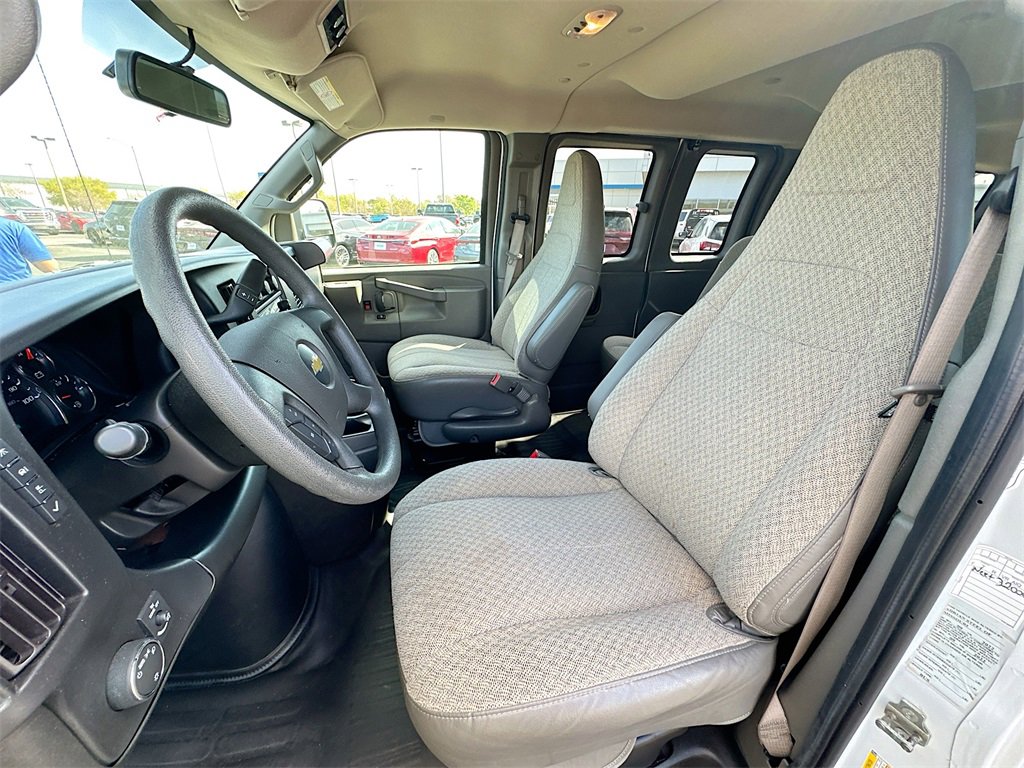 2022 Chevrolet Express Passenger 3500 photo 13