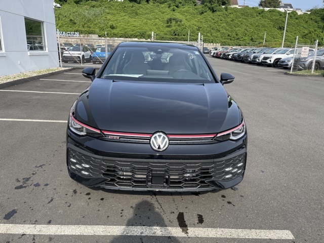 2025 Volkswagen Golf GTI SE photo 3