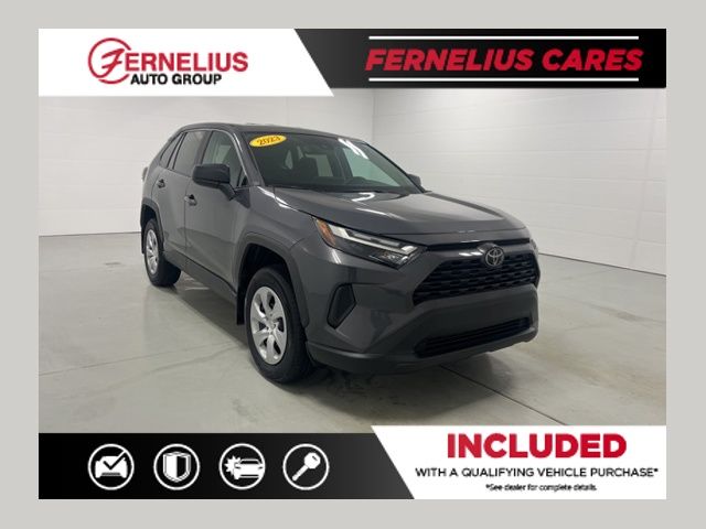 2023 Toyota RAV4 LE's photo