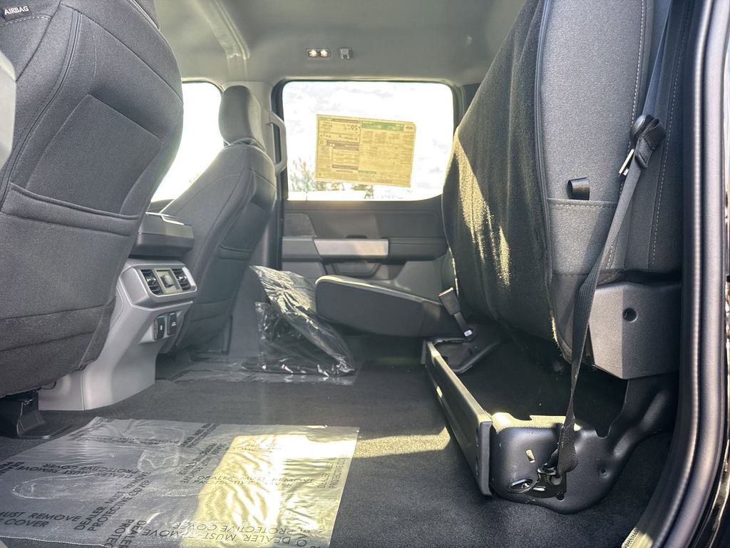 2025 Ford F-150 XLT photo 32
