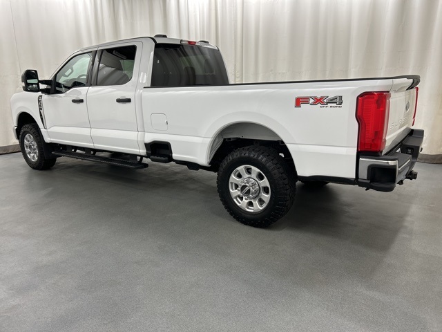 2024 Ford F-350 photo 3