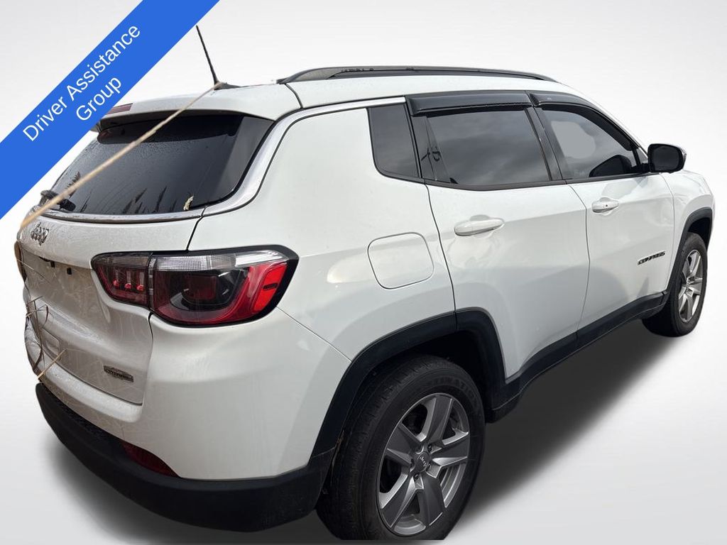 2022 Jeep Compass Latitude photo 2