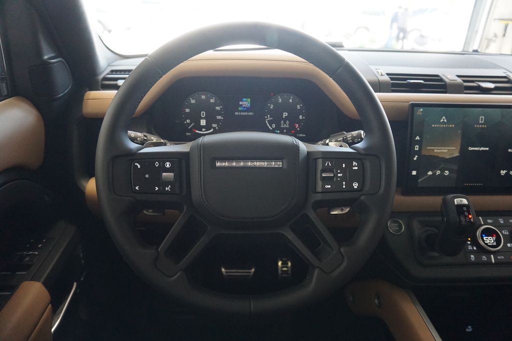 2025 Land Rover Defender 130 V8 photo 8