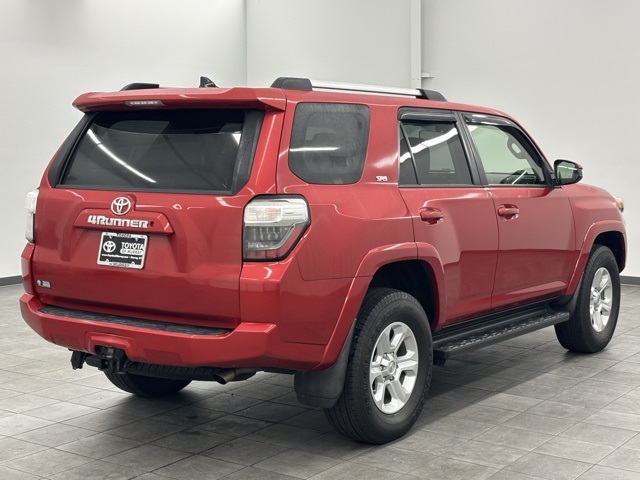 2019 Toyota 4Runner SR5 photo 2