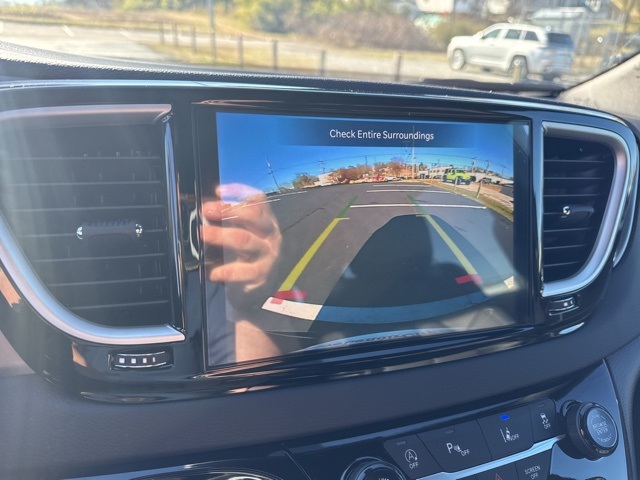 2025 Chrysler Voyager L photo 14