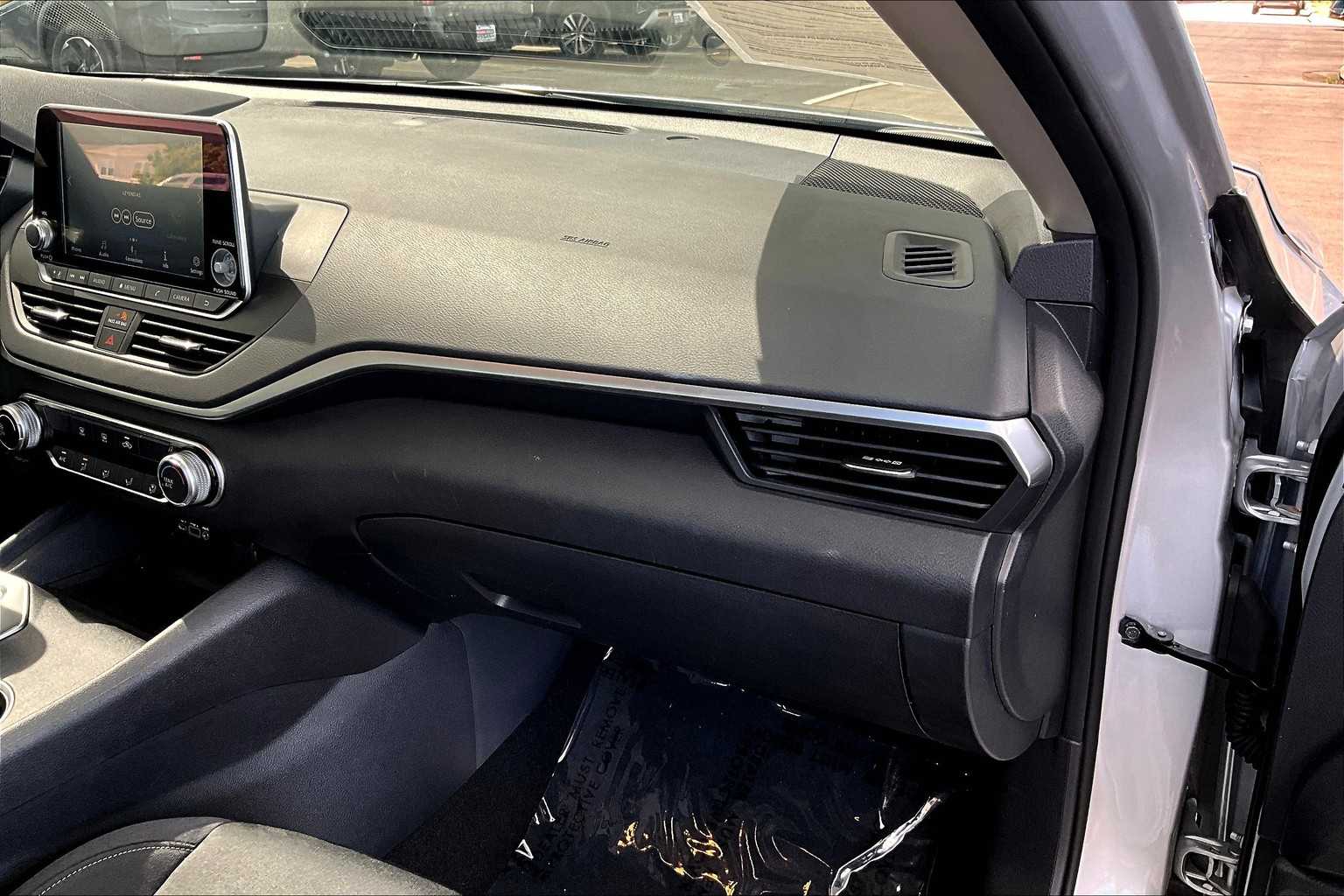 2022 Nissan Altima 2.5 SV photo 12