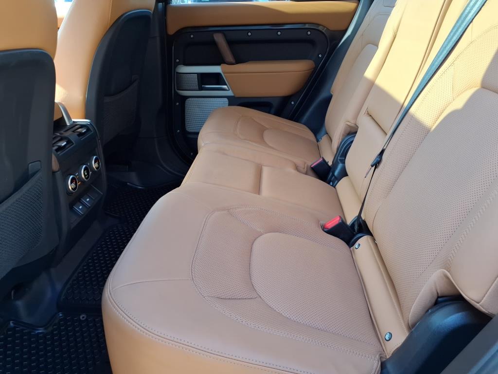 2023 Land Rover Defender 130 First Edition photo 3