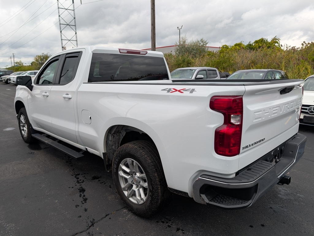 2024 Chevrolet Silverado 1500 LT photo 4