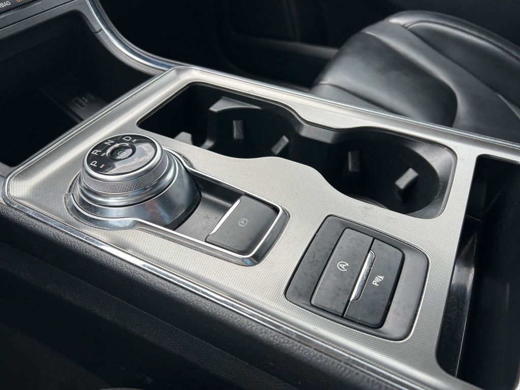 2022 Ford Edge Titanium photo 28
