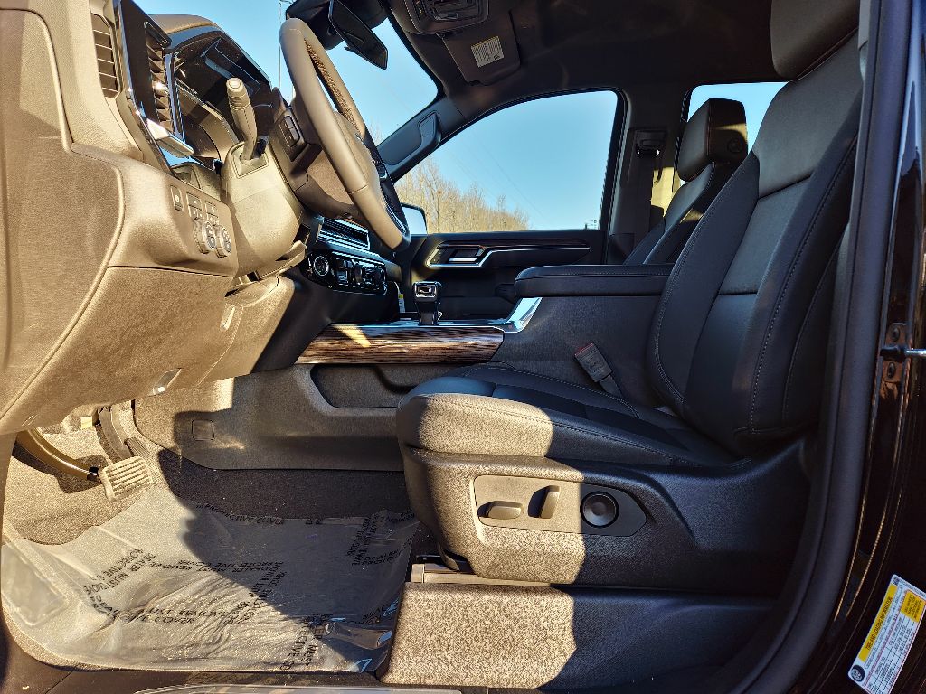 2025 Chevrolet Silverado 1500 RST photo 13