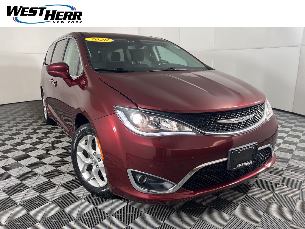 2020 Chrysler Pacifica Touring's photo