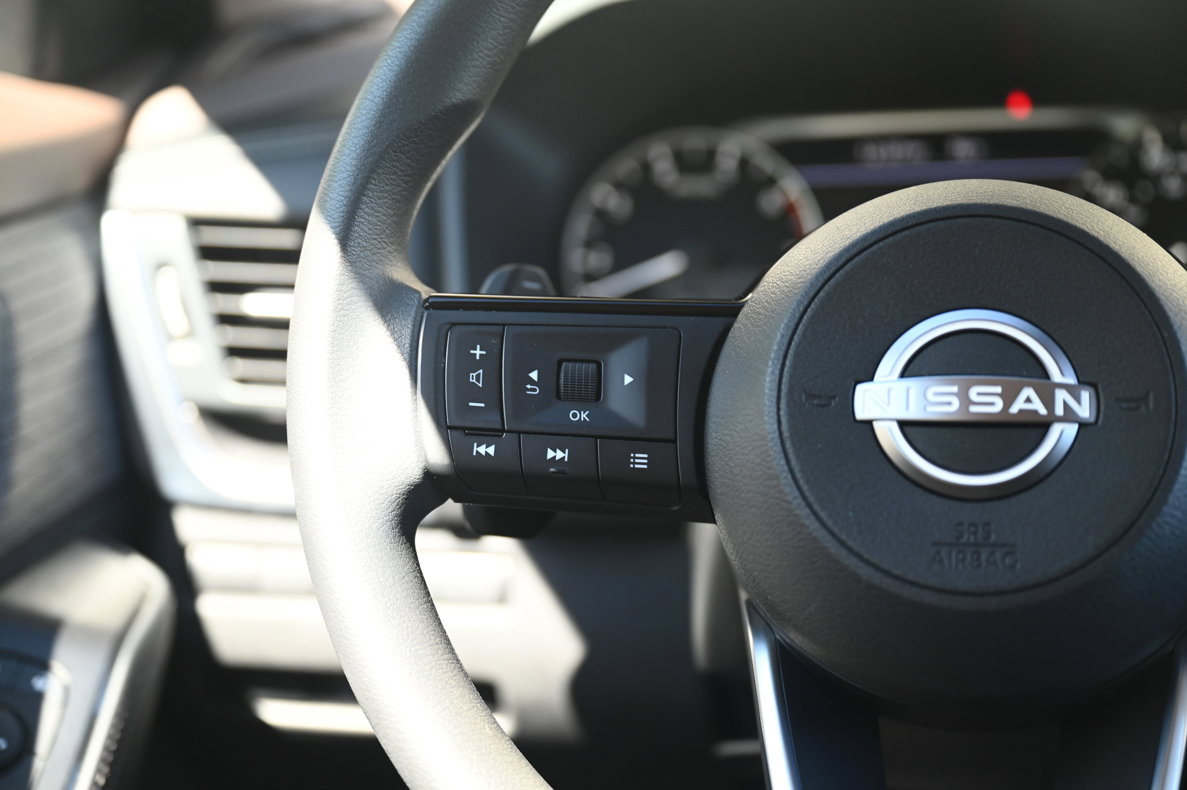 2023 Nissan Rogue SV photo 32