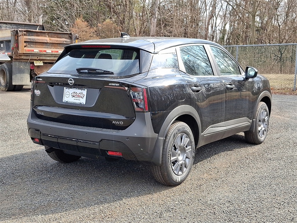 2025 Nissan Kicks S photo 3