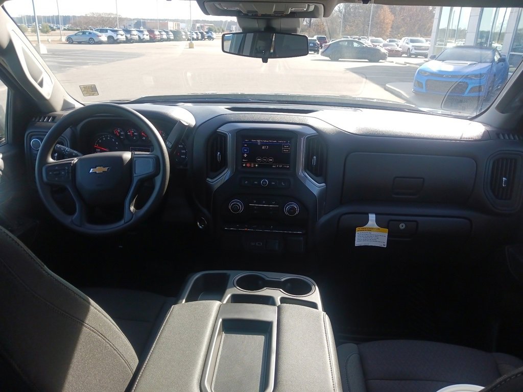 2025 Chevrolet Silverado 1500 Custom photo 13