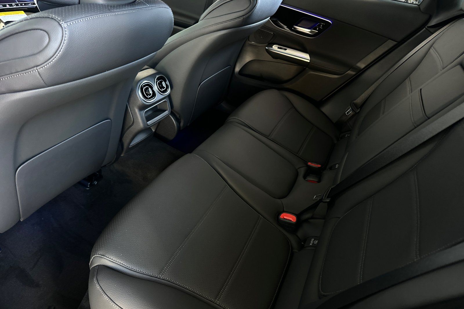 2026 Mercedes Benz GLC 300 photo 9
