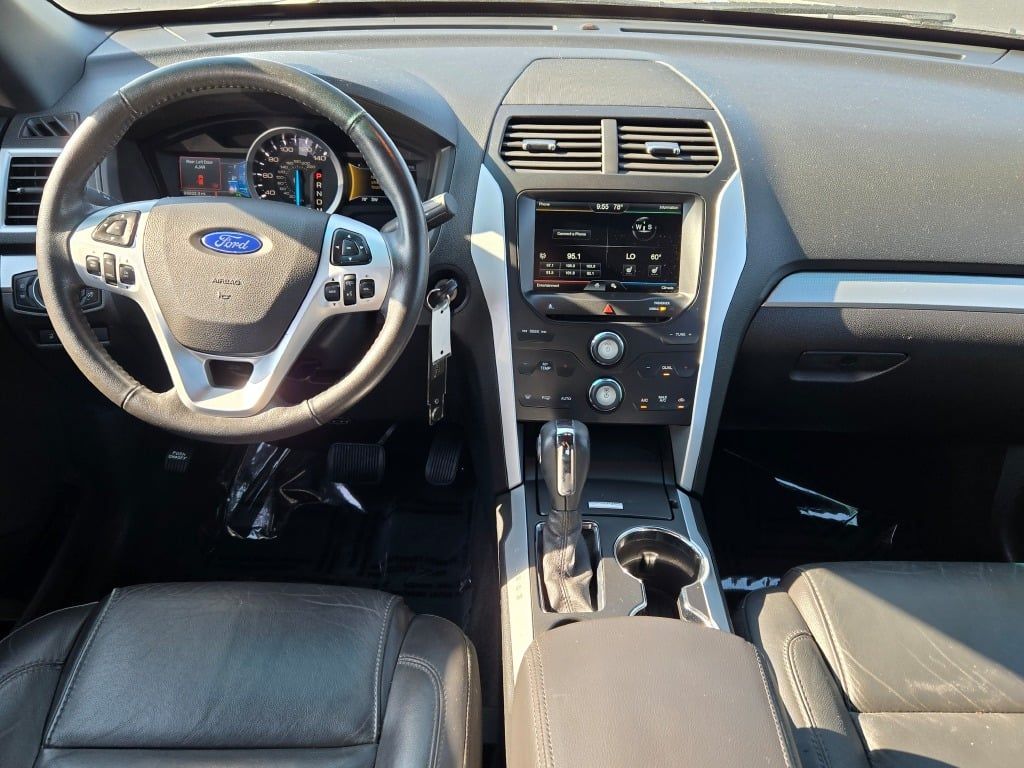 2015 Ford Explorer XLT photo 18