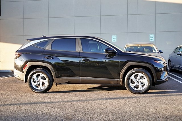 Used 2023 Black Hyundai SE image 5