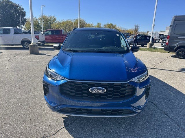 2023 Ford Escape ST-Line photo 2