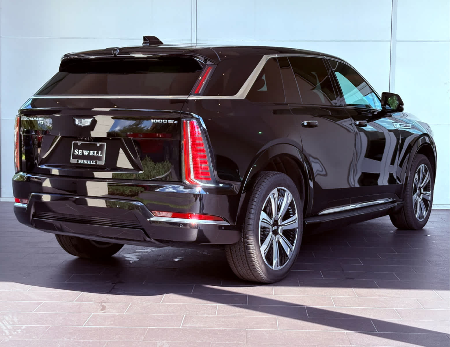 2025 Cadillac Escalade IQ Luxury photo 4