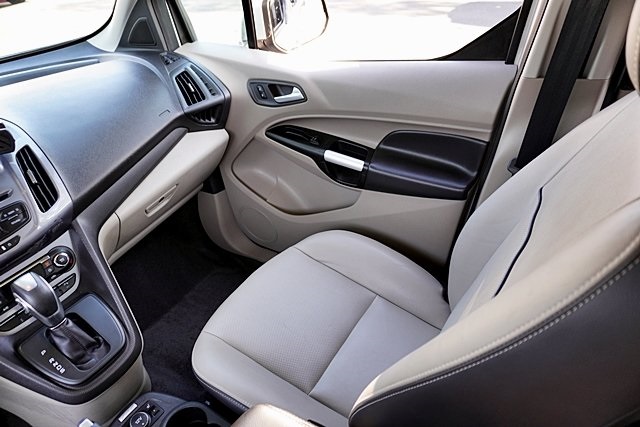 2018 Ford Transit Connect Titanium photo 24