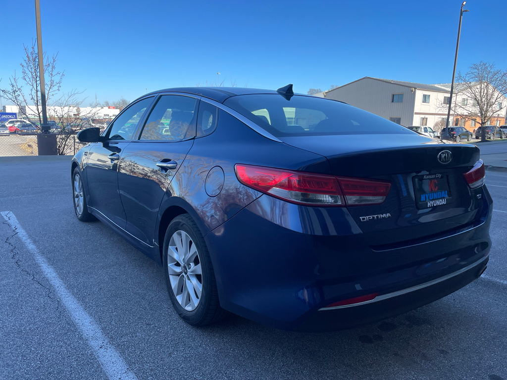 2017 Kia Optima EX photo 3