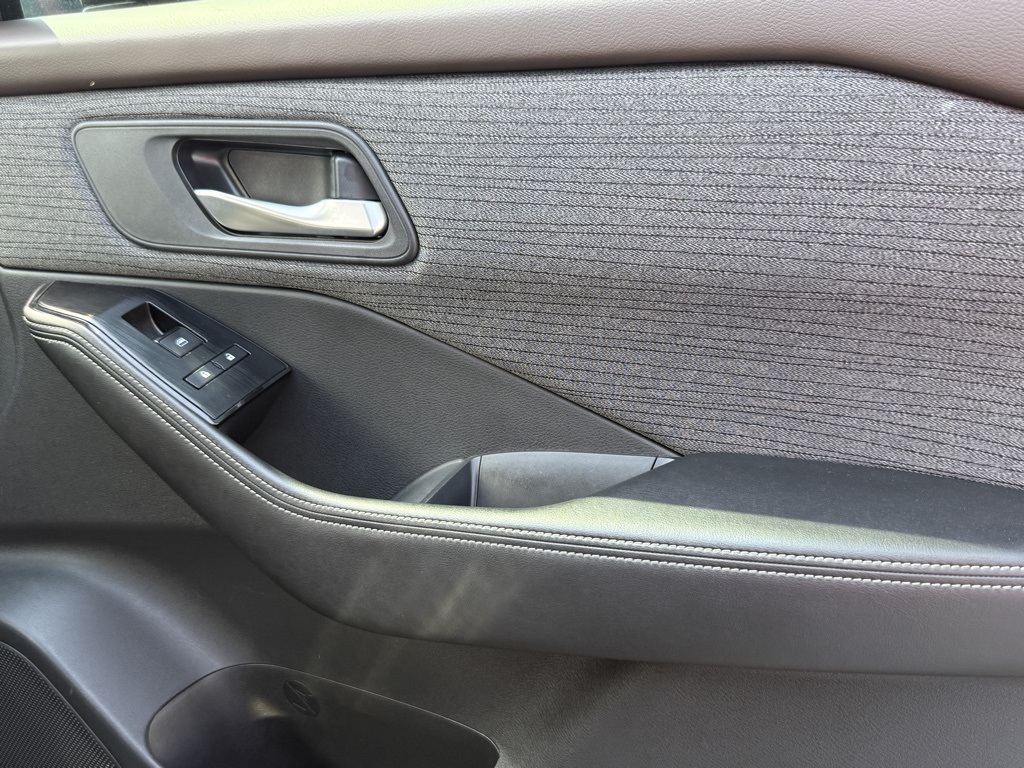 2021 Nissan Rogue SV photo 27